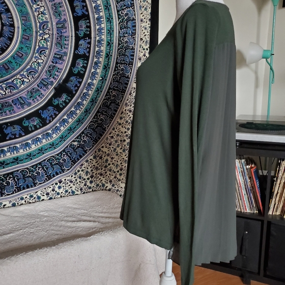 Bordeaux Ribbed Top with Pleated Back - Picture 3 of 8